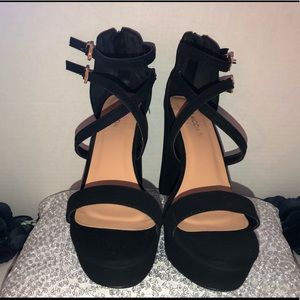 TOP MODA Black thick heels